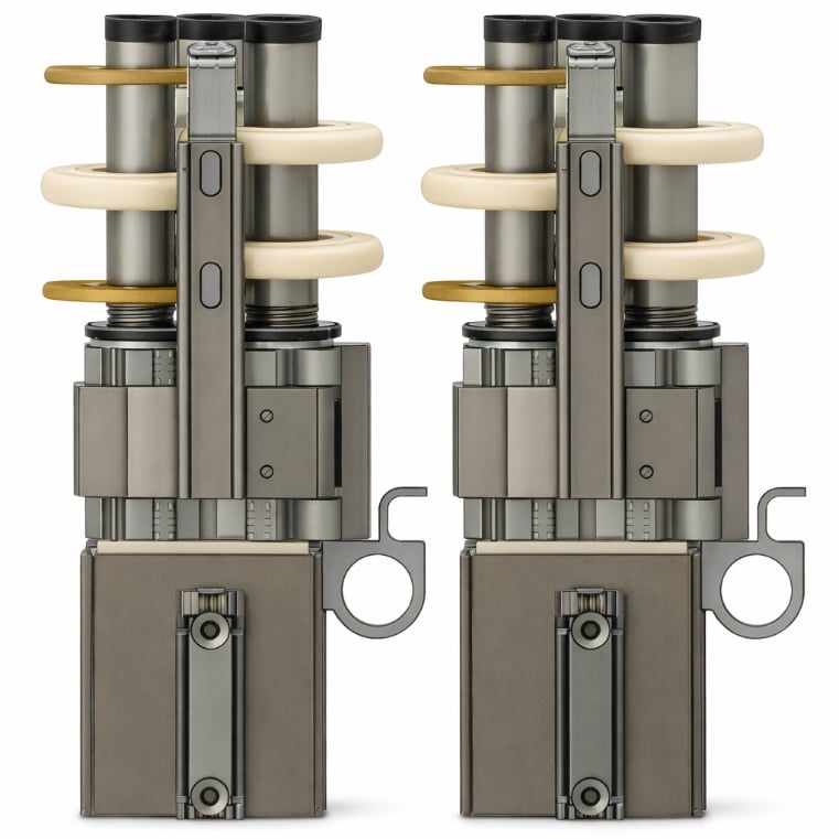 P2XL assembly view showing spindles, discs and the retained mounting arrangement